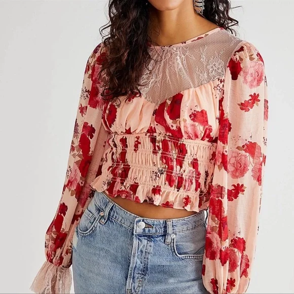 NEW✨🛍️ Free People Daphne Abstract Floral Blouse with Ruching in Pink - Picture 2 of 9